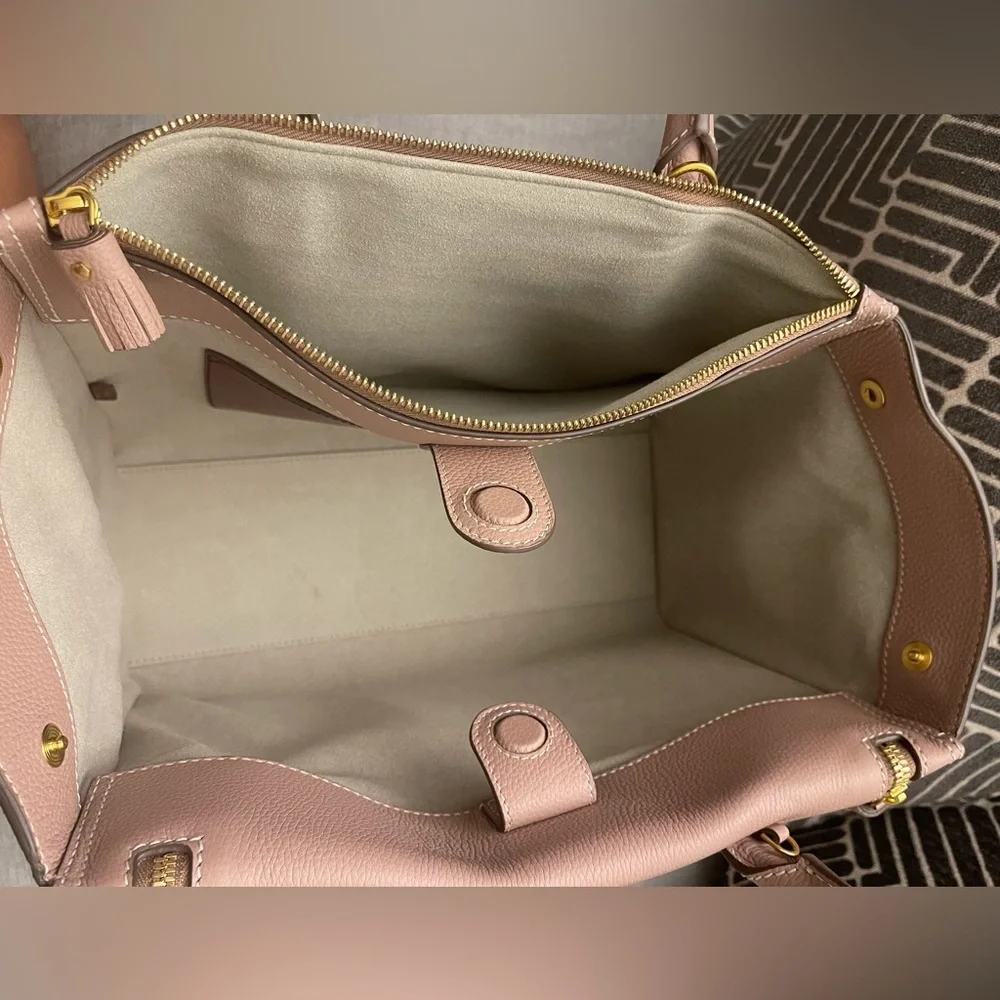 𝐀𝐧𝐲𝐚 𝐇𝐢𝐧𝐝𝐦𝐚𝐫𝐜𝐡 𝐏𝐮𝐫𝐬𝐞 - Picture 8 of 13